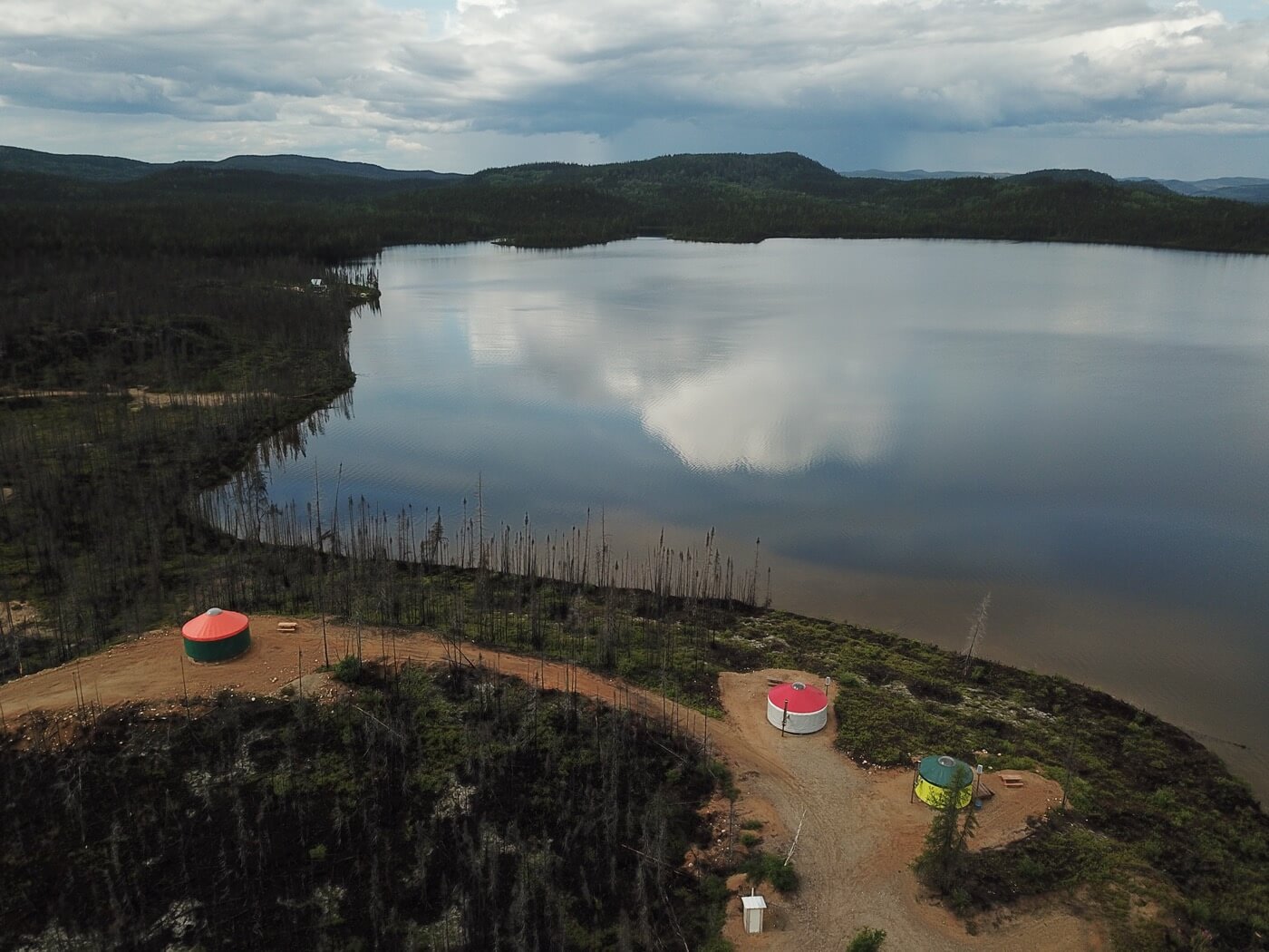 vue aérienne du camping Zec Labrieville incluant des yourtes sur le terrain
